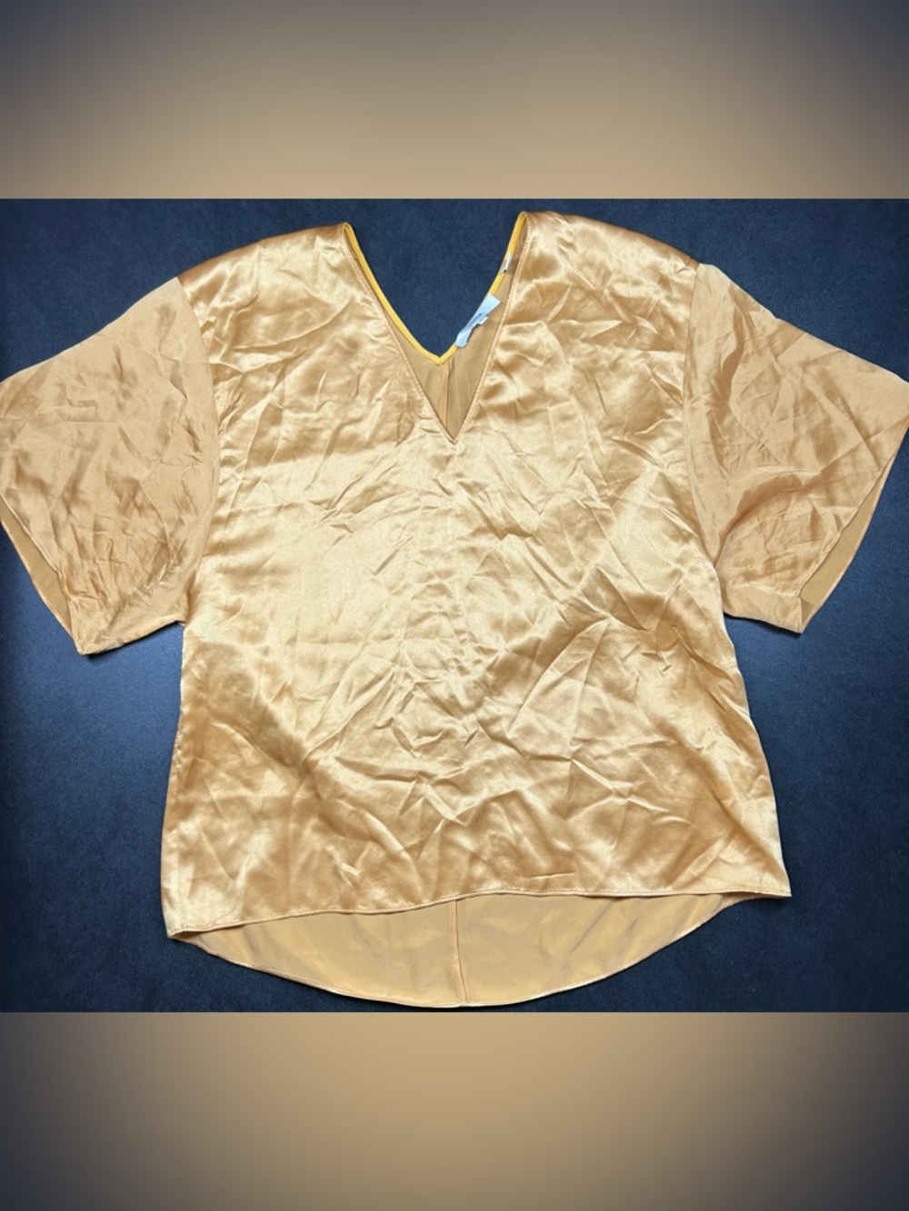 Vince. Size XS 100% Silk Gold V-Neck Short Sleeve Blouse